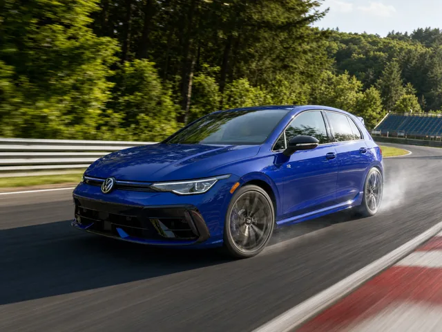 Auto im Stil Eifel-Rennstrecke